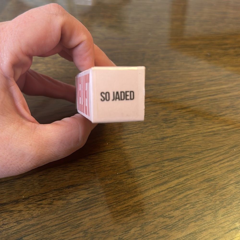 Jeffree Star Velvet Trap Lipstick Shade So Jaded - Picture 5 of 5